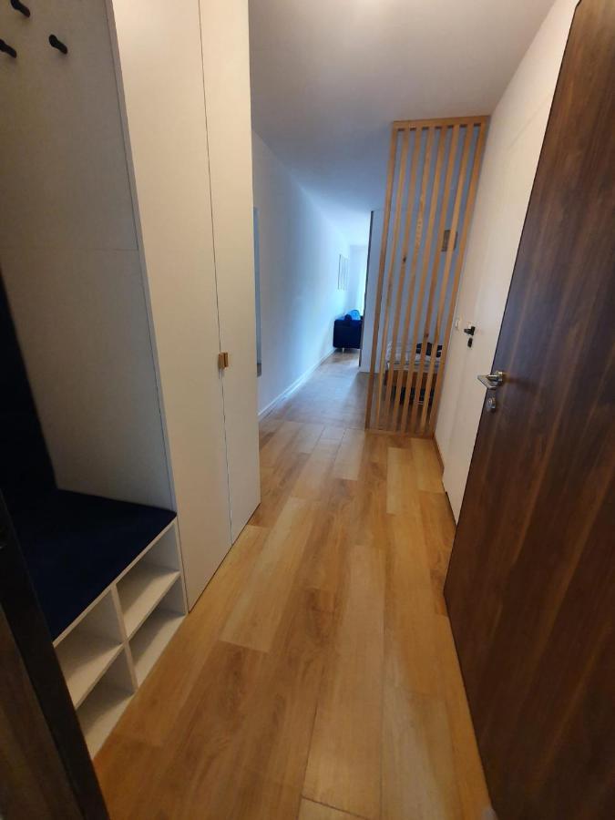 Leomare Apartment *